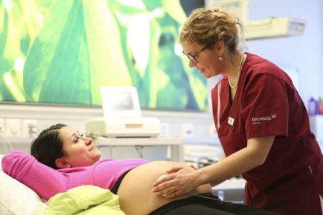 Geburtsklinik_Hebammen_1